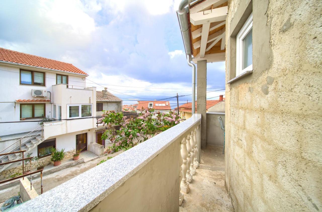 Retro Apartment Vrbnik  Exterior photo